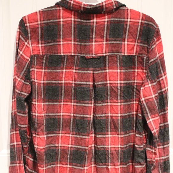 2/$25 🏷 American Eagle Plaid Button Up Shirt Size Large Red & Black Plaid - Picture 2 of 5